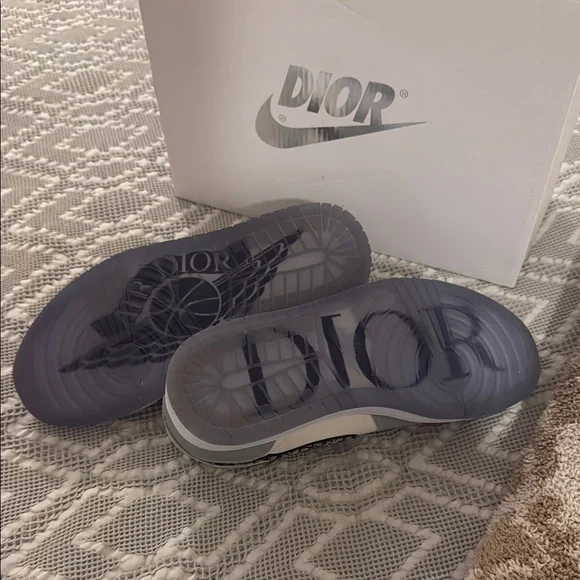 Nike Dior style Gray and White Athletic Shoes with Sleek Design - Picture 4 of 7